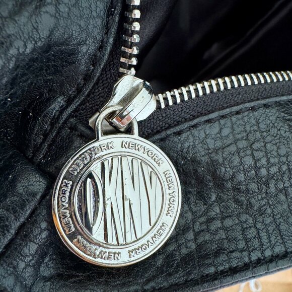 Casual with a hint of style DKNY Active bag - Picture 8 of 9